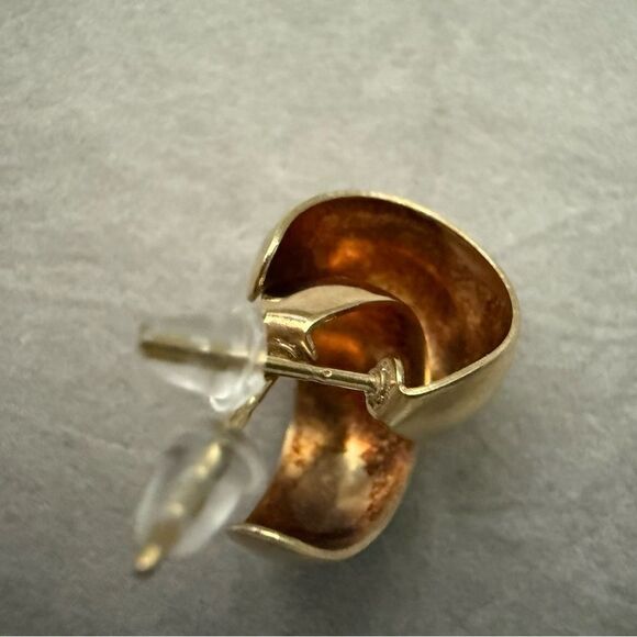 Chunky Gold Tone Huggie Hoop Earrings – Modern & Bold Look - Picture 12 of 17